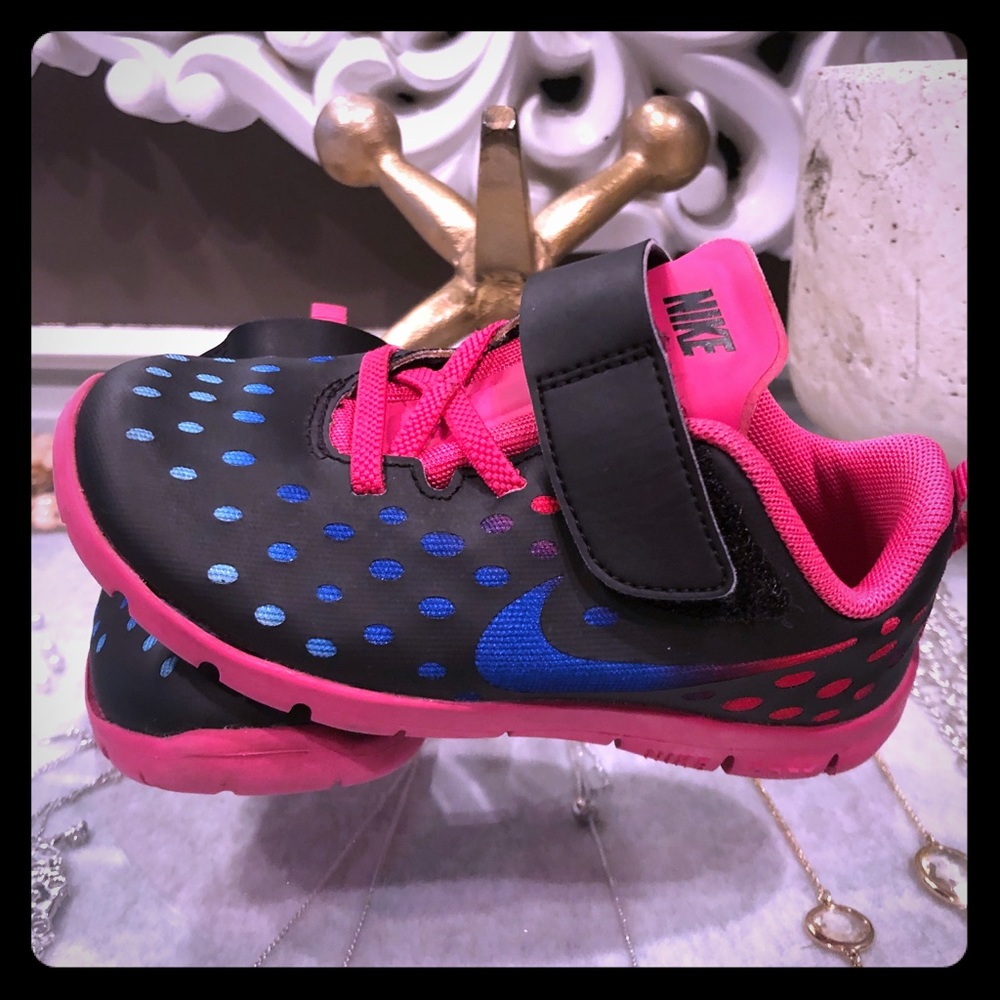 Kids Nike Shoes size 9